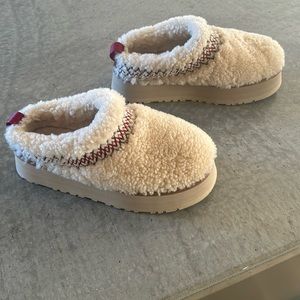 Women’s UGG Tazz Braid Slipper Sz 8